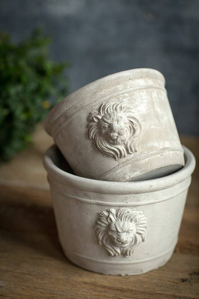 Medium Lion Head Cement Planter